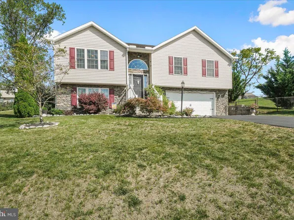 124 Pleasant Waters Rd, Greencastle, PA 17225