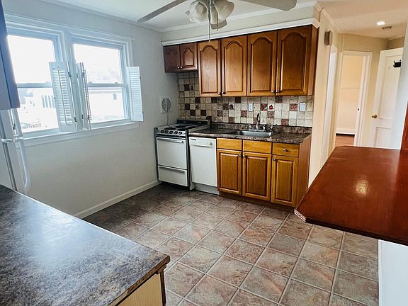 4th image of 224 Crown Ave Floor 2