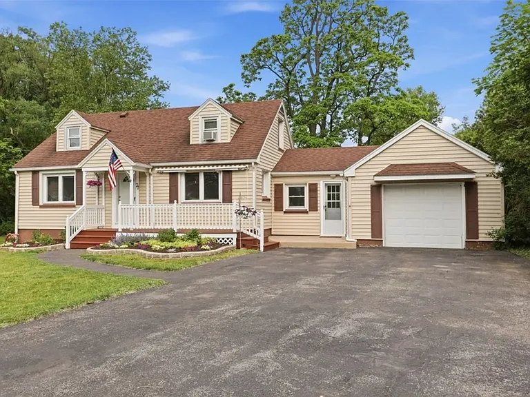 27 Pleasant View Dr — Photo 3