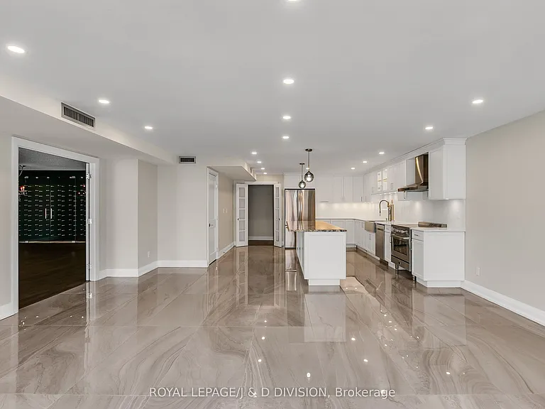 25 George St S #405 — Photo 9