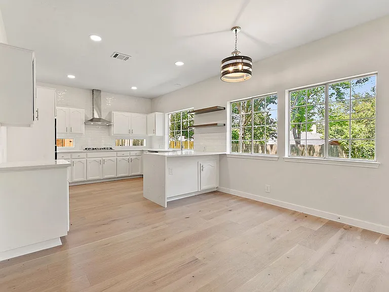 3811 Standfield Ct — Photo 6