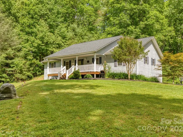 158 Cosgrove Ct, Flat Rock, NC 28731