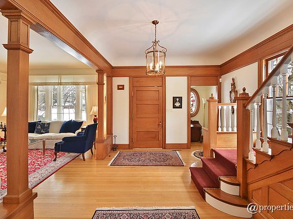 Foyer/Living Room