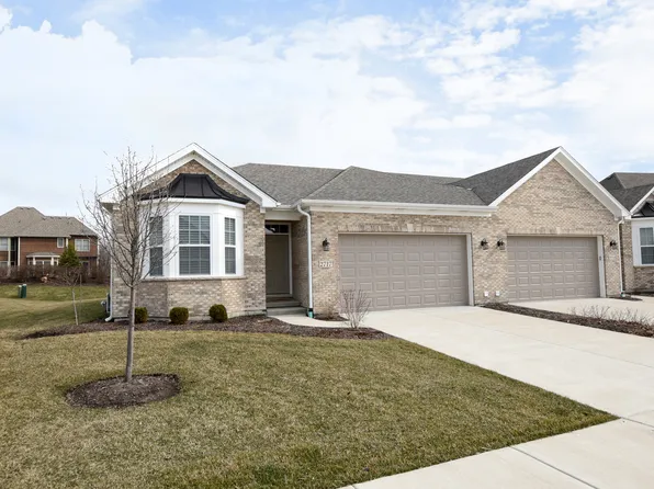 2717 Nicole Cir, Aurora, IL 60502