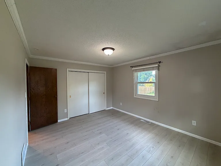 1811 S 38th St — Photo 11
