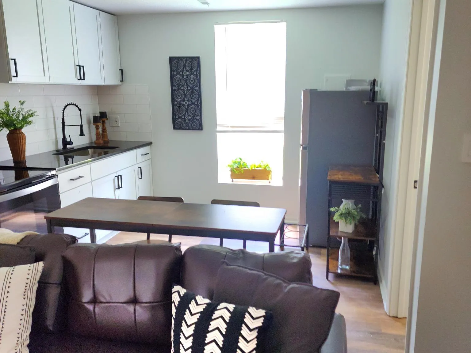 115 Seneca St — Photo 4