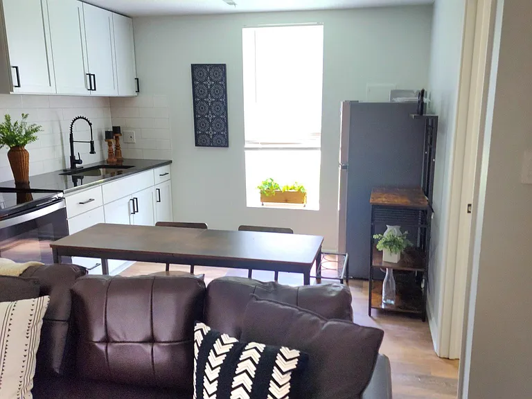 115 Seneca St — Photo 4
