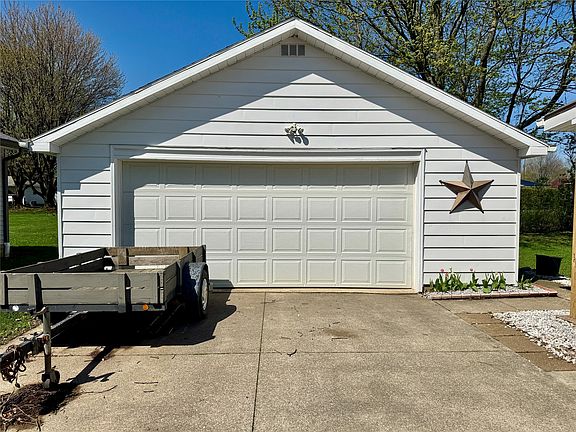 3rd image of 2438 Clark Rd