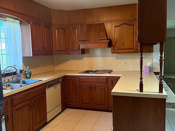 4th image of 536 Springville Rd