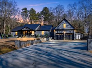 2610 Riverside Dr, Lexington, NC 27292