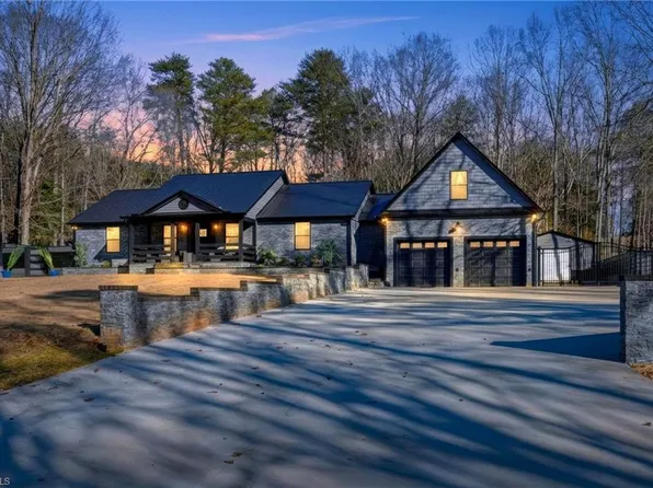 2610 Riverside Dr, Lexington, NC 27292