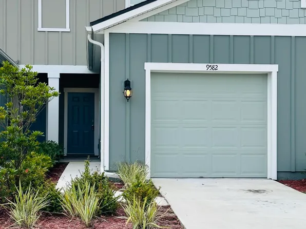 9582 Star Dr, Jacksonville, FL 32256
