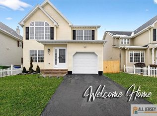 63 Scarlet Dr, Parlin, NJ 08859