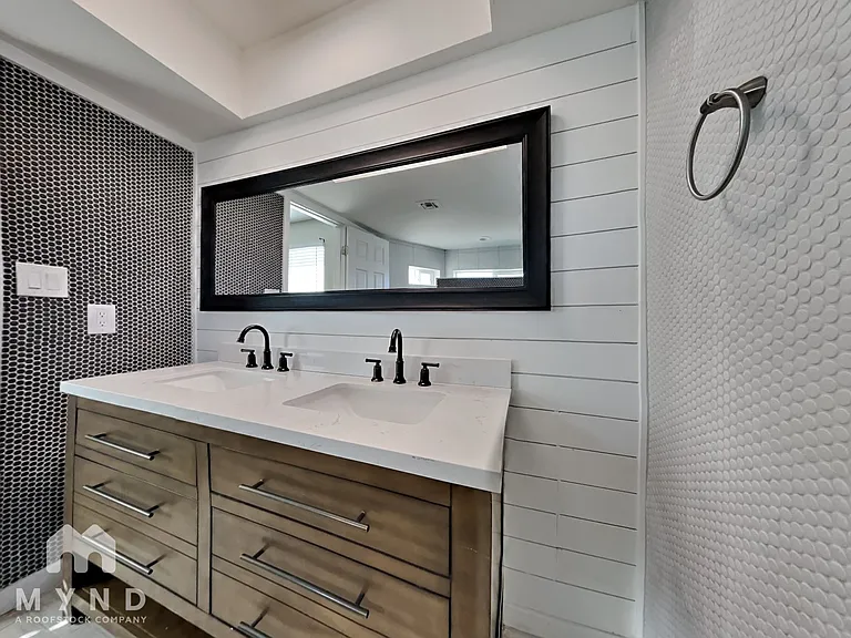 227 W Kerry Ln — Photo 10