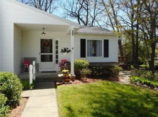 22 Brandywine Ln, Fairport, NY 14450