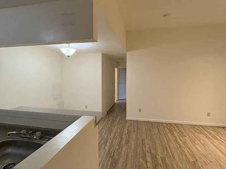 University Park Apartments near Cornell University — Photo 324