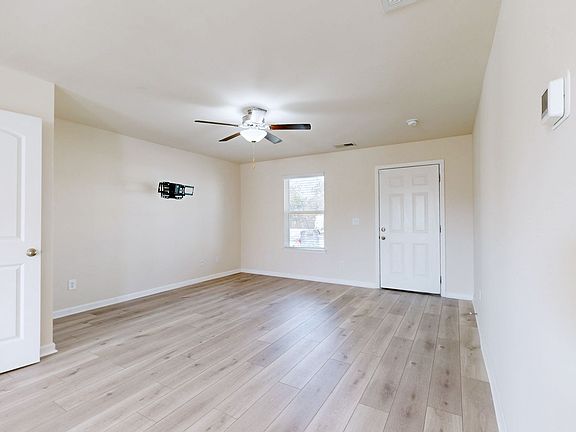 4th image of 413 Bronson Dr