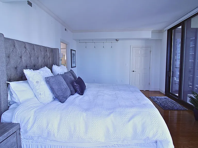 1 Beach Dr SE #1014 — Photo 18