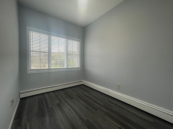 3rd image of 450 E Park St #3