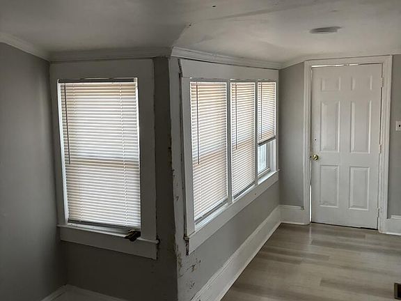 5th image of 228 Reynolds Ave