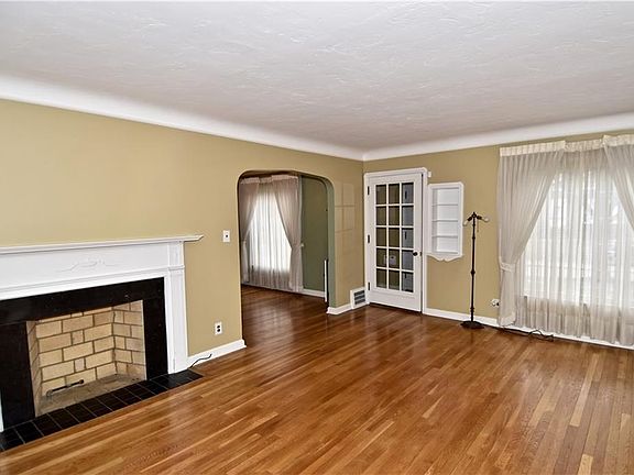 5th image of 3126 W 162nd St