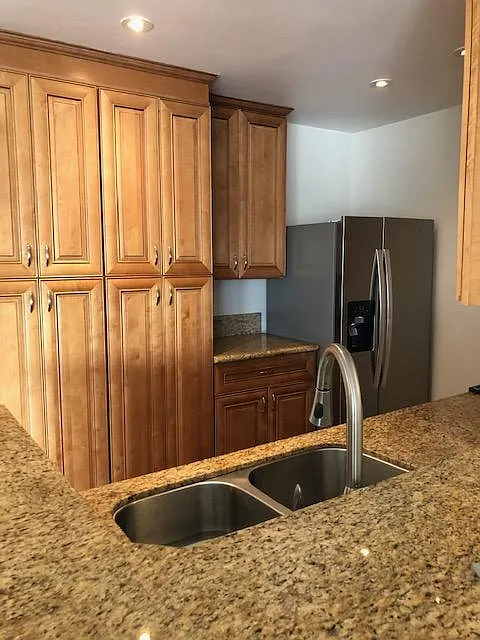 3 bed, 1271 sqft, $3,750 — Photo 2