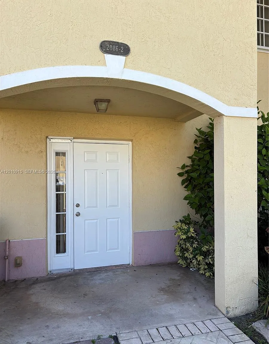 Aqua Vista Townhomes Cond — Photo 2