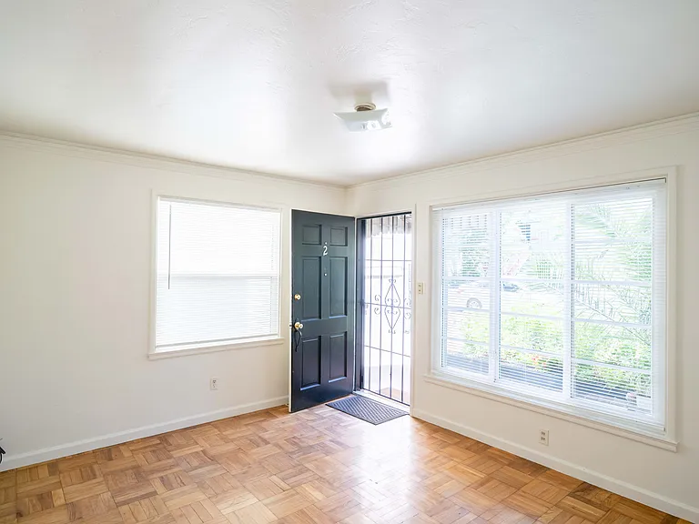 2408 Q St #4 — Photo 3