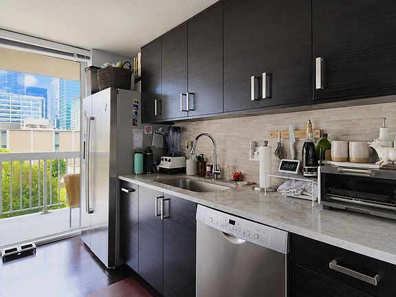 4th image of 545 N Dearborn St APT 1107