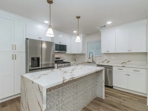 1281 Union St APT D, Kingsburg, CA 93631