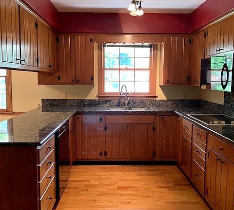 3rd image of 4030 Heights Ln
