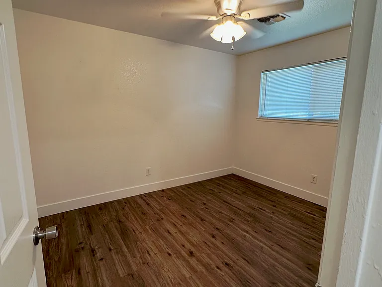 400 Silver Crest Cir — Photo 6