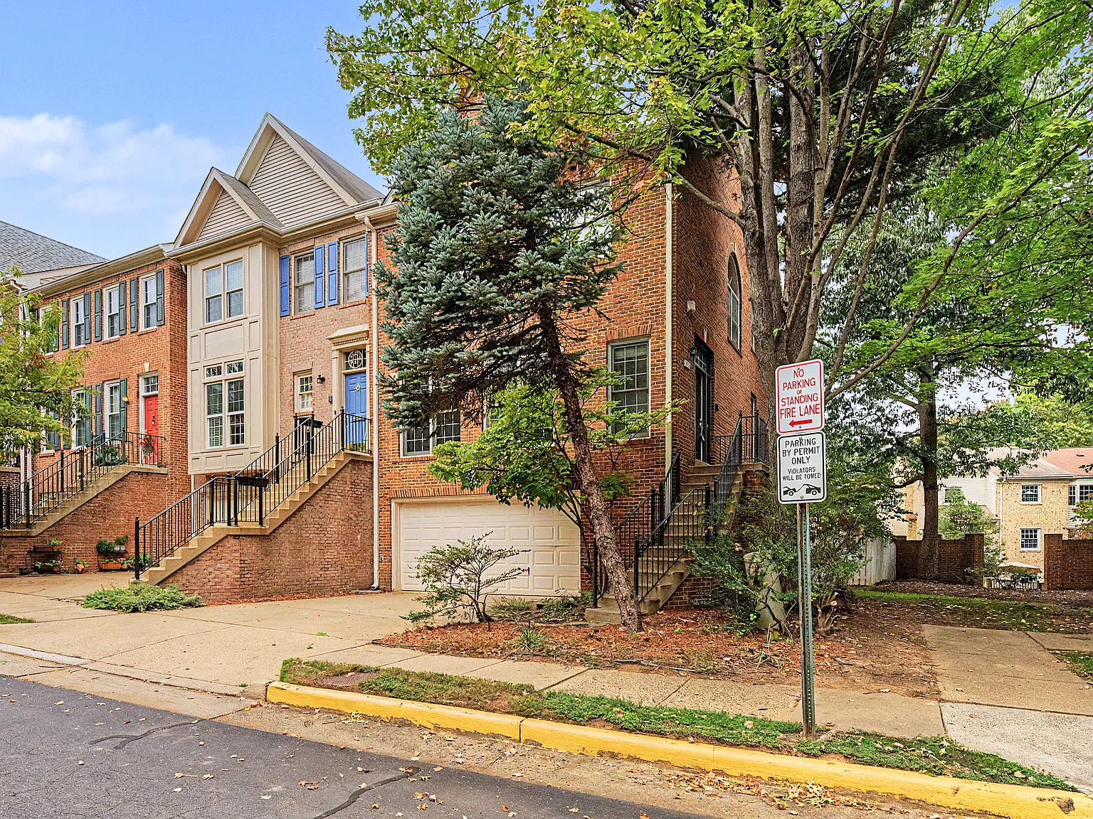 9400 Regency Crest Dr — Photo 2