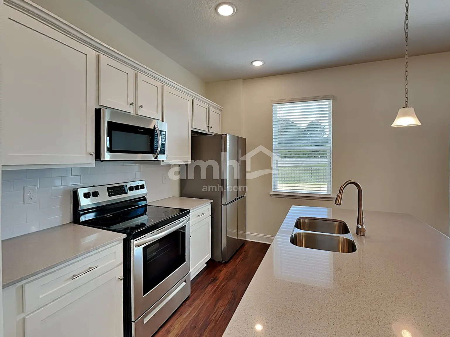 3 bed, 2.5 bath, 1644 sqft, $2,210 — Photo 3