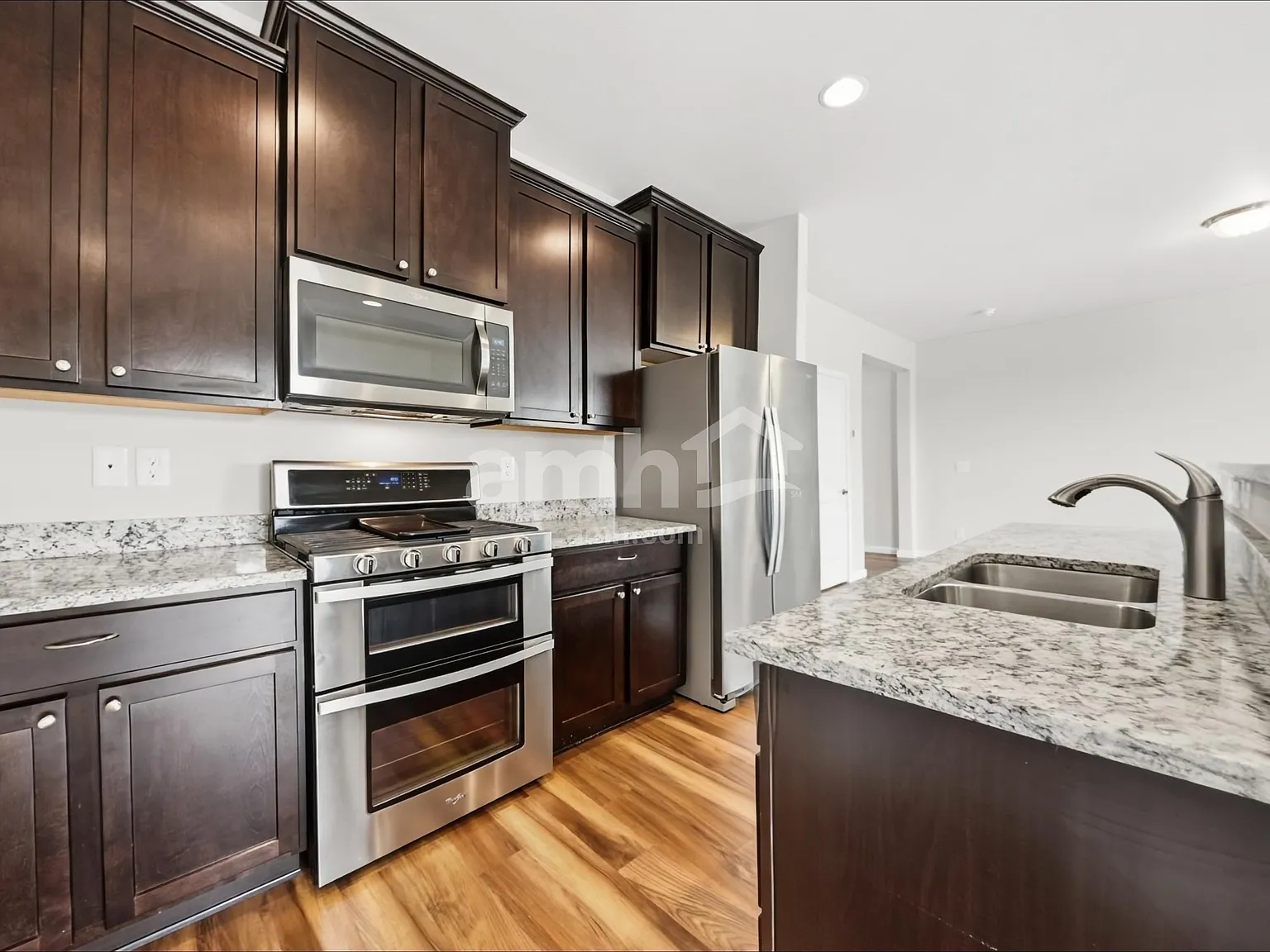 4 bed, 2.5 bath, 1843 sqft, $3,295 — Photo 3