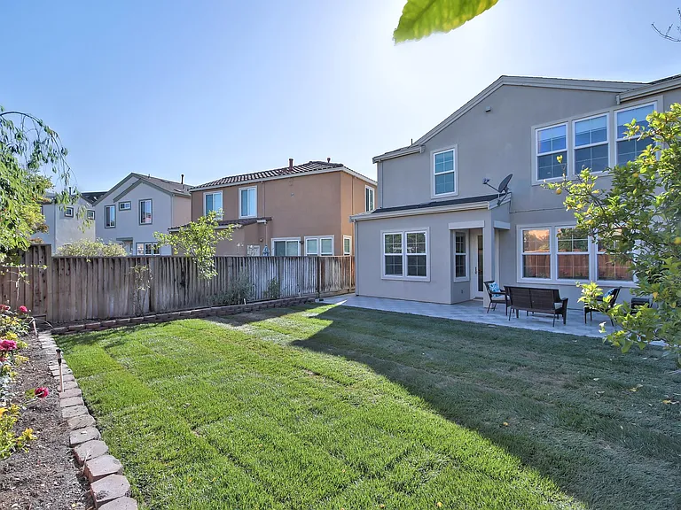 1130 E River Pkwy — Photo 24