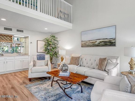 5th image of 10025 SAWGRASS Drive E