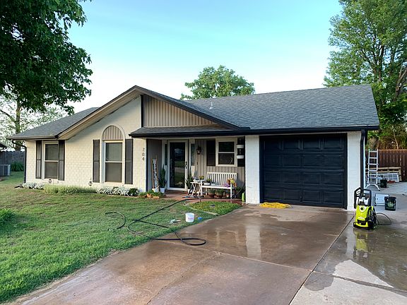 2nd image of 704 Highland Dr