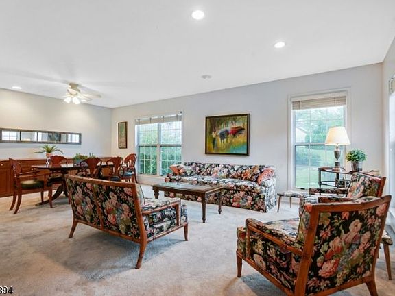 4th image of 335 Araneo Dr