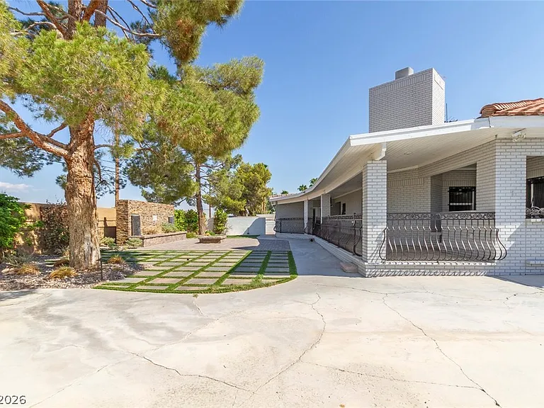 60 E Levi Ave — Photo 63