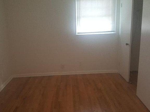3rd image of 1916 Carlton Ave