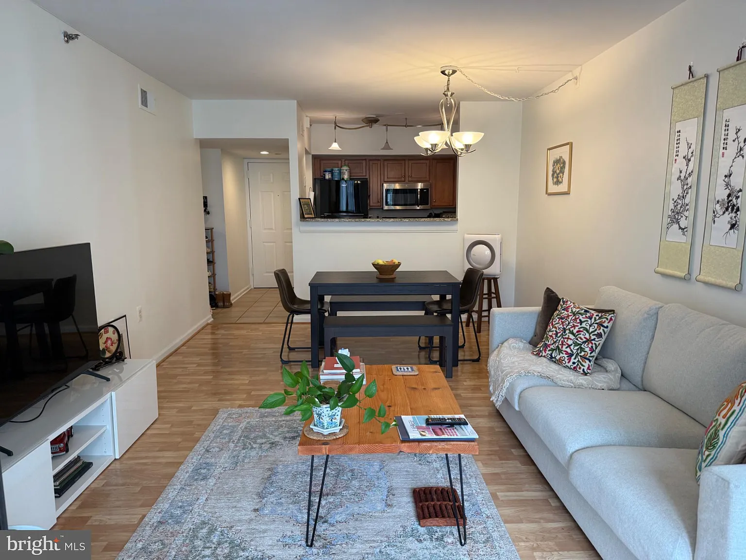 1 bed, 1.0 bath, 634 sqft, $2,350 — Photo 2