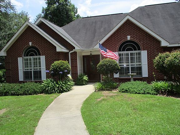 2nd image of 102 Oakwood Ln