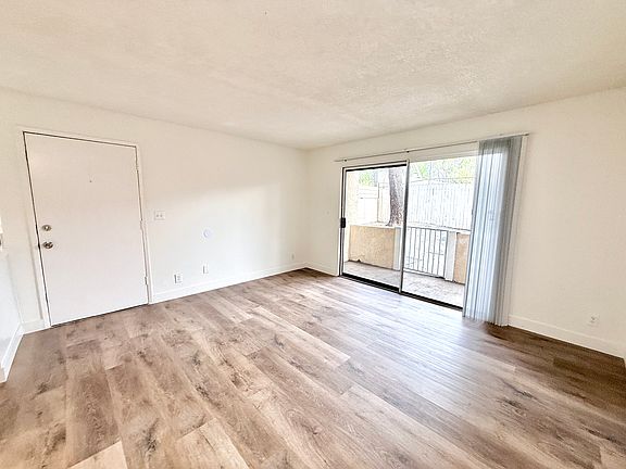 3rd image of 12521 Saticoy St #7