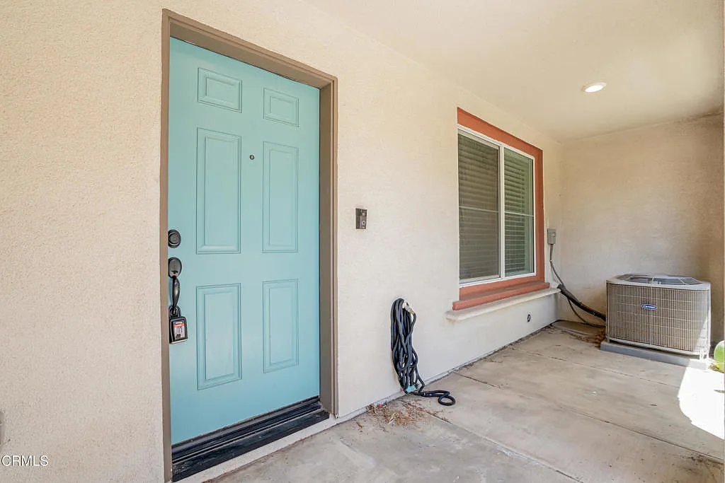 3 bed, 2.5 bath, 2024 sqft, $4,300 — Photo 4