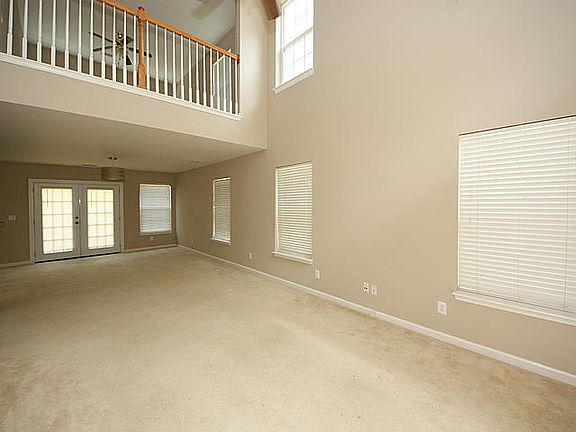 4th image of 4806 Willow Brook Ln