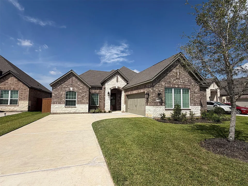 1915 June Lake Ln