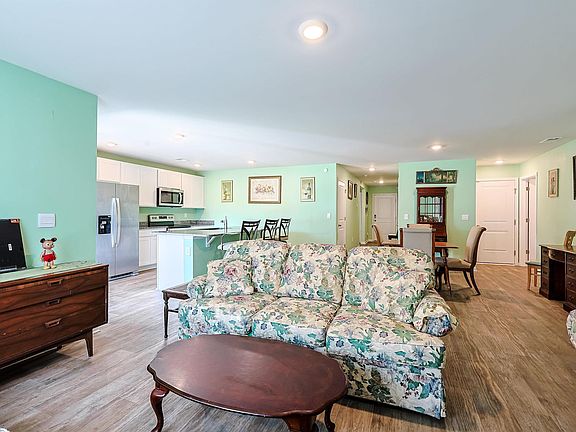 4th image of 305 Woodcross Court