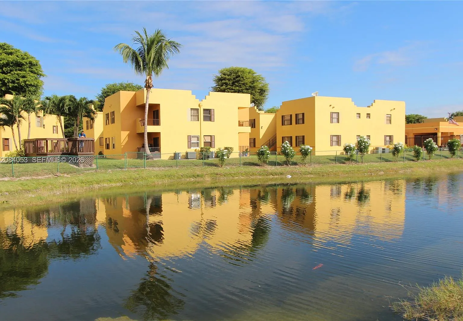 Soleil Lake Condo — Photo 1