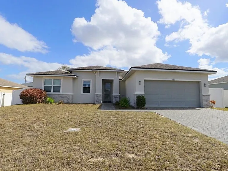 880 Colville Dr — Photo 1